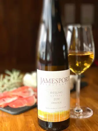 Vines and tasting building at Jamesport Vineyards